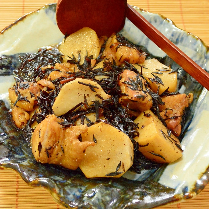 ストウブ鍋で 鶏肉と里芋とひじきの煮物 レシピ 作り方 By まめもにお 楽天レシピ
